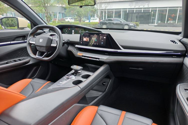 Used CHANGAN UNI-V 2024 1.5T Prestige Sport Edition Interior 9