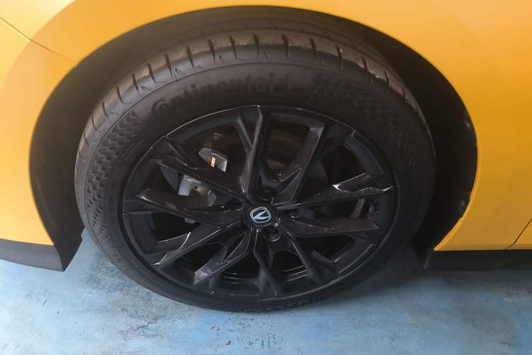 Used CHANGAN UNI-V 2024 1.5T Prestige Edition Left Front Wheel Hub