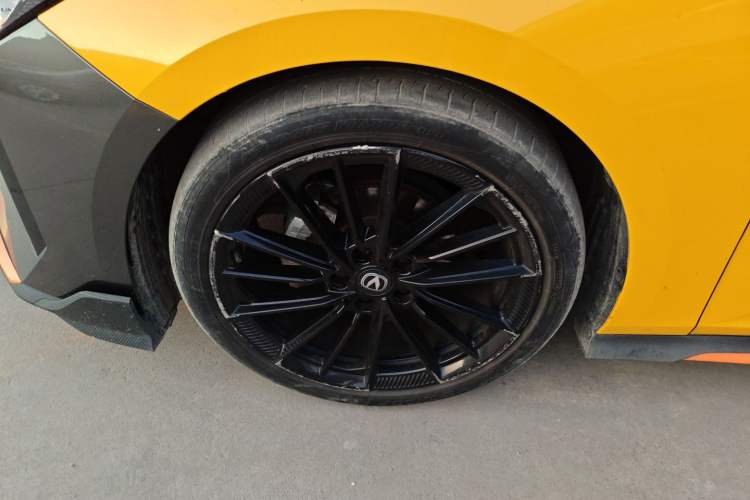 Used CHANGAN UNI-V 2024 1.5T Prestige Sport Edition Left Front Wheel Hub
