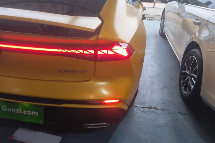 Used CHANGAN UNI-V 2024 1.5T Prestige Edition Right Rear Taillight