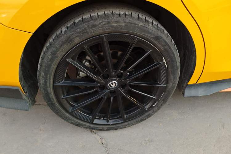 Used CHANGAN UNI-V 2024 1.5T Prestige Sport Edition Right Rear Wheel Hub