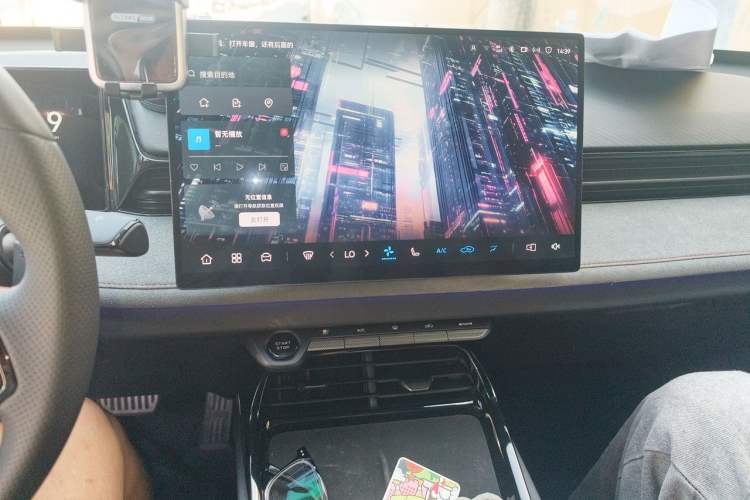 Used CHANGAN UNI-V 2025 Model Third-Generation 2.0T Dynamic Edition Audio And AC Panel
