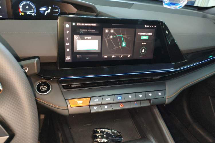Used CHANGAN UNI-V 2025 1.5T 500Bar High-Energy Version Audio And AC Panel
