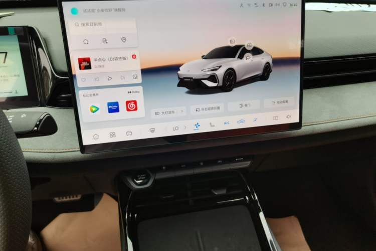 Used CHANGAN UNI-V 2025 Model Third-Generation 2.0T Dynamic Edition Audio And AC Panel