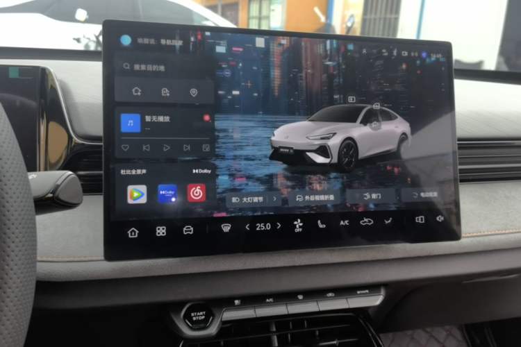 Used CHANGAN UNI-V 2025 Model Third-Generation 2.0T Dynamic Edition Audio And AC Panel
