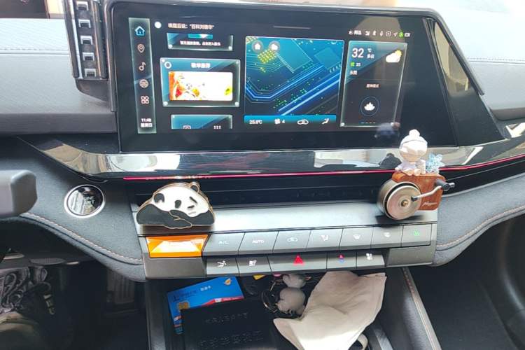 Used CHANGAN UNI-V 2025 Model Third-Generation 1.5T 500Bar Prestige Sports Edition Audio And AC Panel