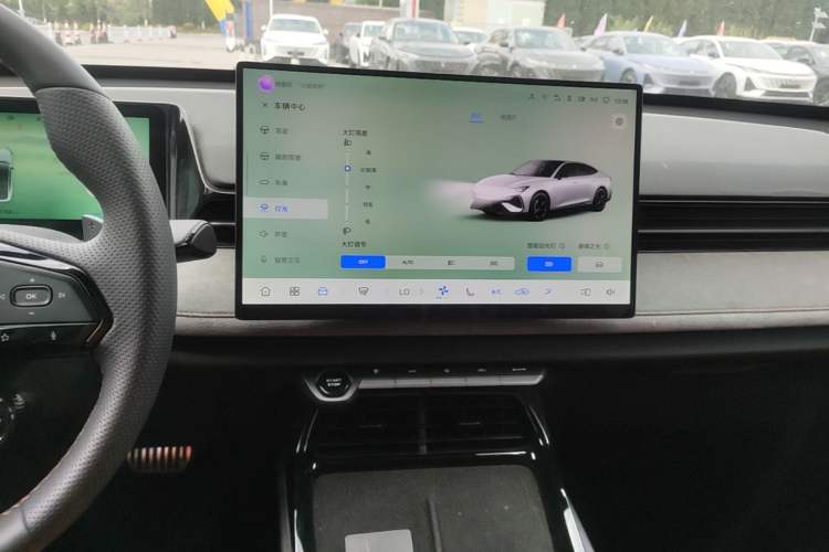 Used CHANGAN UNI-V 2025 Model Third-Generation 2.0T Dynamic Edition Audio And AC Panel