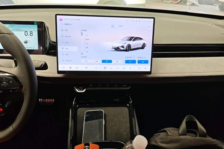Used CHANGAN UNI-V 2025 Model Third-Generation 2.0T Dynamic Edition Audio And AC Panel