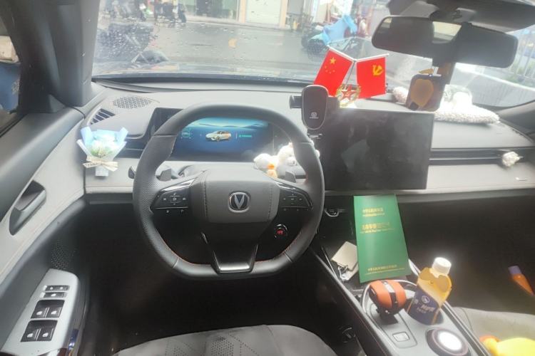 Used CHANGAN UNI-V 2025 Model Third-Generation 2.0T Dynamic Edition Center Console