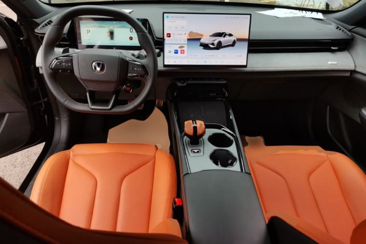 Used CHANGAN UNI-V 2025 Model Third-Generation 2.0T Dynamic Edition Center Console