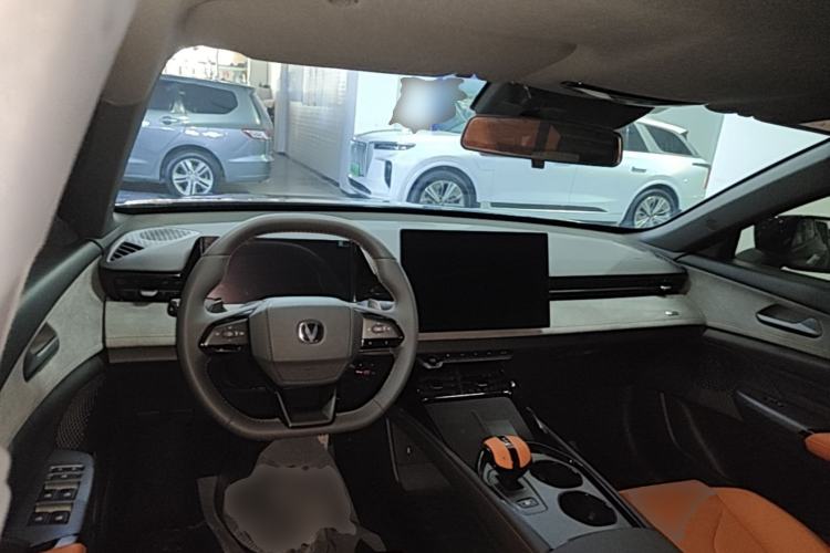 Used CHANGAN UNI-V 2025 Model Third-Generation 2.0T Dynamic Edition Center Console