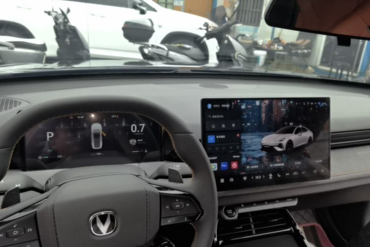 Used CHANGAN UNI-V 2025 Model Third-Generation 2.0T Dynamic Edition Center Console