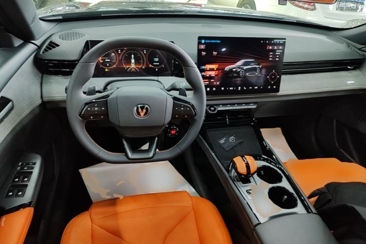 Used CHANGAN UNI-V 2025 Model Third-Generation 2.0T Dynamic Edition Center Console