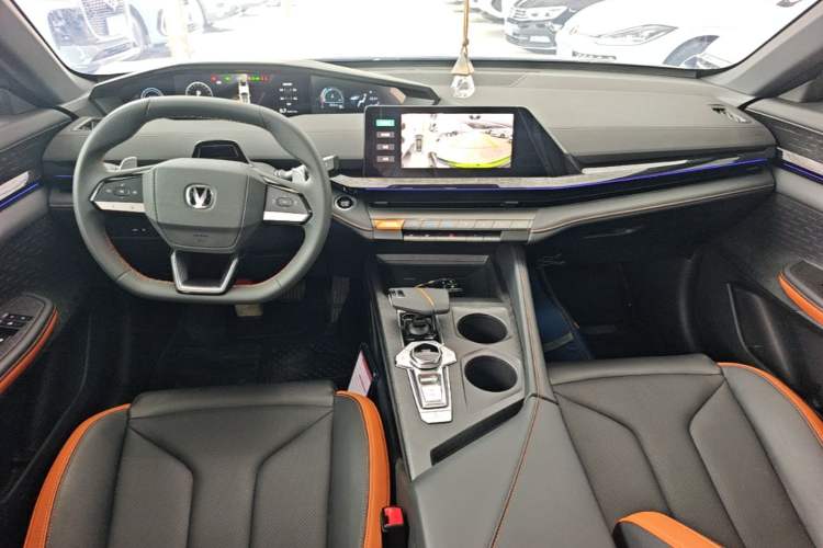 Used CHANGAN UNI-V 2025 1.5T 500Bar High-Energy Version Center Console