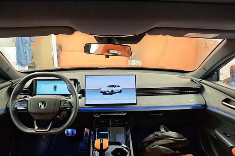 Used CHANGAN UNI-V 2025 Model Third-Generation 2.0T Dynamic Edition Center Console