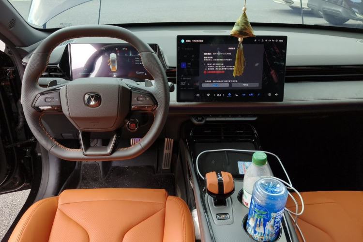 Used CHANGAN UNI-V 2025 Model Third-Generation 1.5T 500Bar Prestige Sports Edition Center Console