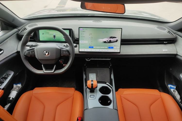 Used CHANGAN UNI-V 2025 Model Third-Generation 2.0T Dynamic Edition Center Console
