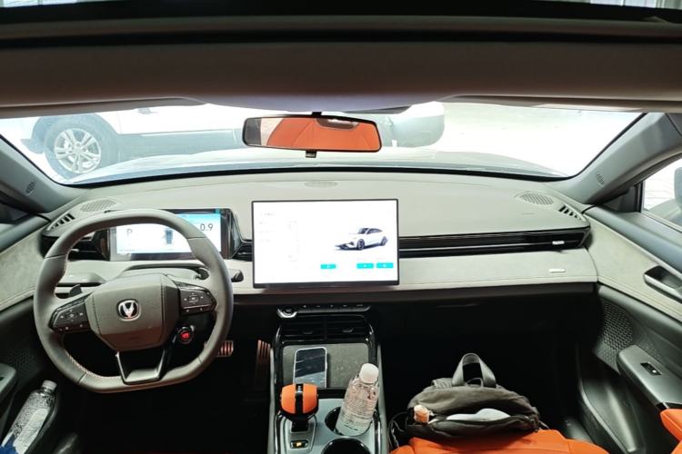 Used CHANGAN UNI-V 2025 Model Third-Generation 2.0T Dynamic Edition Center Console