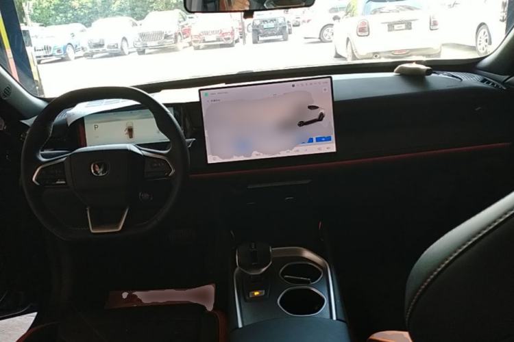 Used CHANGAN UNI-V 2025 Model Third-Generation 1.5T 500Bar Prestige Edition Center Console