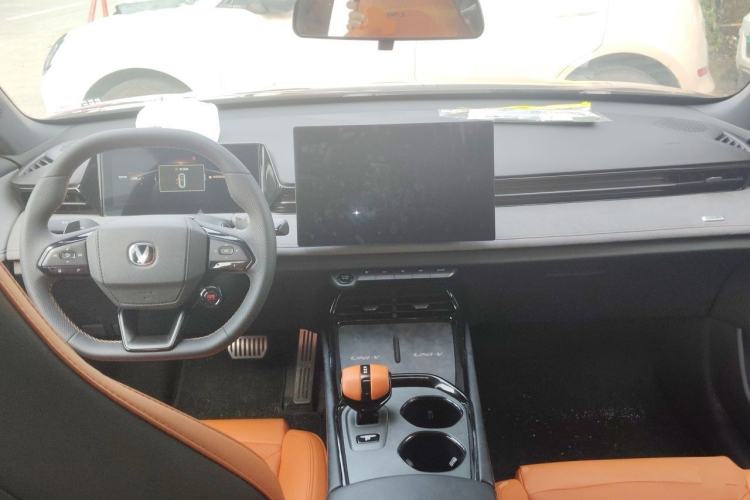 Used CHANGAN UNI-V 2025 Model Third-Generation 1.5T 500Bar Prestige Sports Edition Center Console