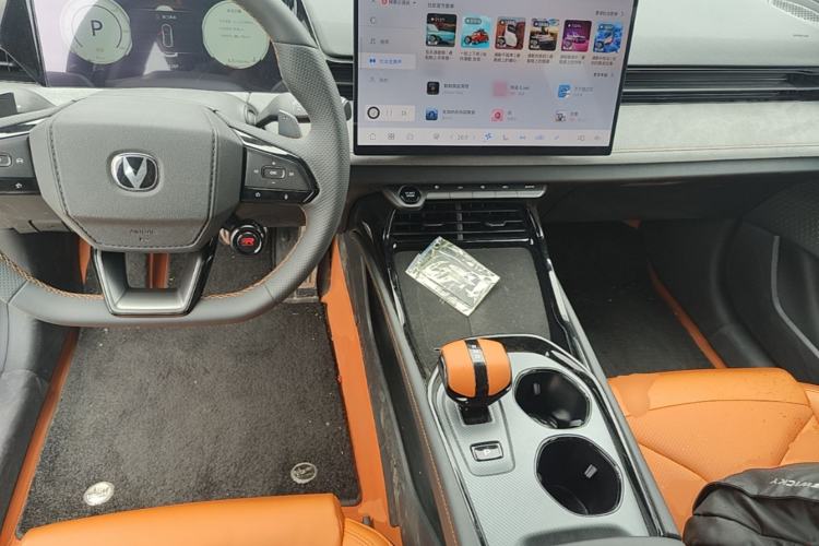 Used CHANGAN UNI-V 2025 Model Third-Generation 2.0T Dynamic Edition Center Console