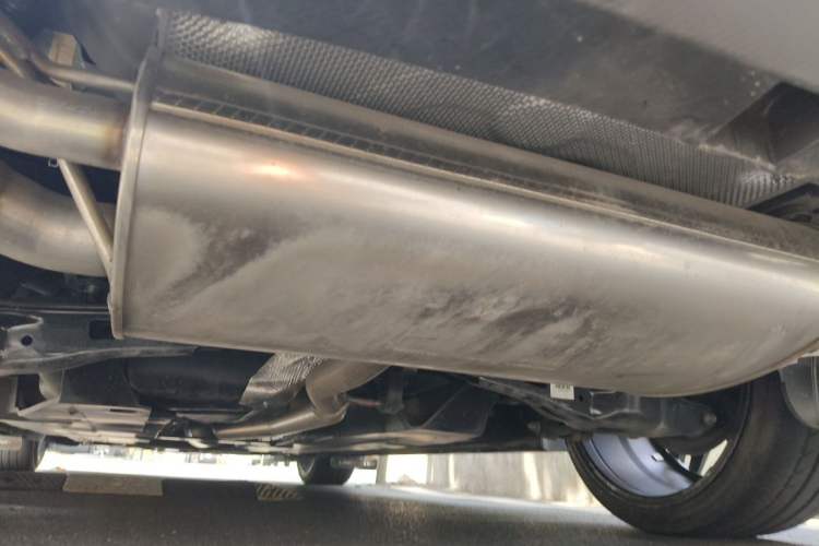 Used CHANGAN UNI-V 2025 Model Third-Generation 1.5T 500Bar Prestige Sports Edition Chassis Rear