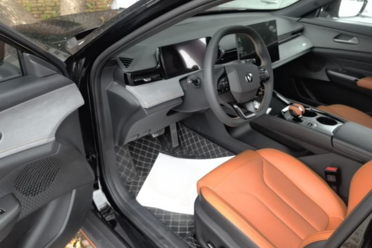 Used CHANGAN UNI-V 2025 Model Third-Generation 2.0T Dynamic Edition Driver Seat
