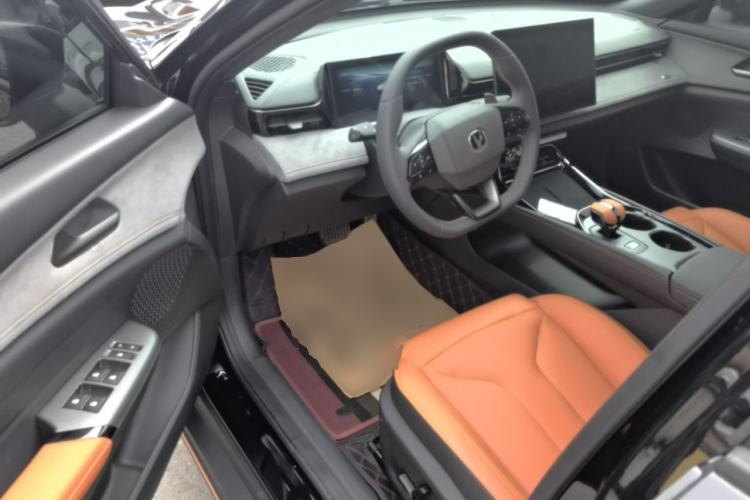 Used CHANGAN UNI-V 2025 Model Third-Generation 2.0T Dynamic Edition Driver Seat