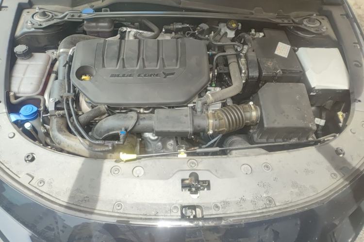 Used CHANGAN UNI-V 2025 Model Third-Generation 2.0T Dynamic Edition Engine Bay