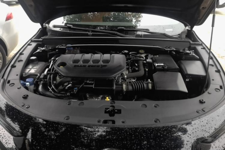 Used CHANGAN UNI-V 2025 Model Third-Generation 2.0T Dynamic Edition Engine Bay