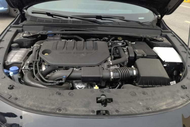 Used CHANGAN UNI-V 2025 Model Third-Generation 2.0T Dynamic Edition Engine Bay