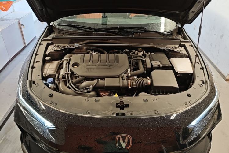 Used CHANGAN UNI-V 2025 Model Third-Generation 2.0T Dynamic Edition Engine Bay