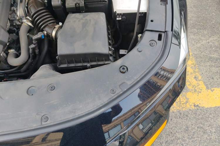 Used CHANGAN UNI-V 2025 1.5T 500Bar Prestige Sporty Version Engine Bay Left