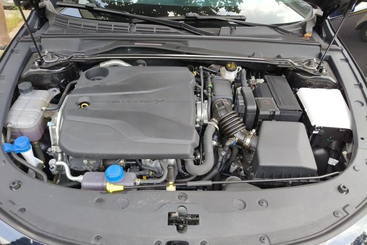 Used CHANGAN UNI-V 2025 Model Third-Generation 1.5T 500Bar Prestige Sports Edition Engine Bay