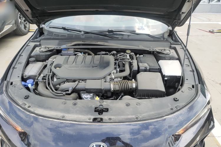 Used CHANGAN UNI-V 2025 Model Third-Generation 2.0T Dynamic Edition Engine Bay
