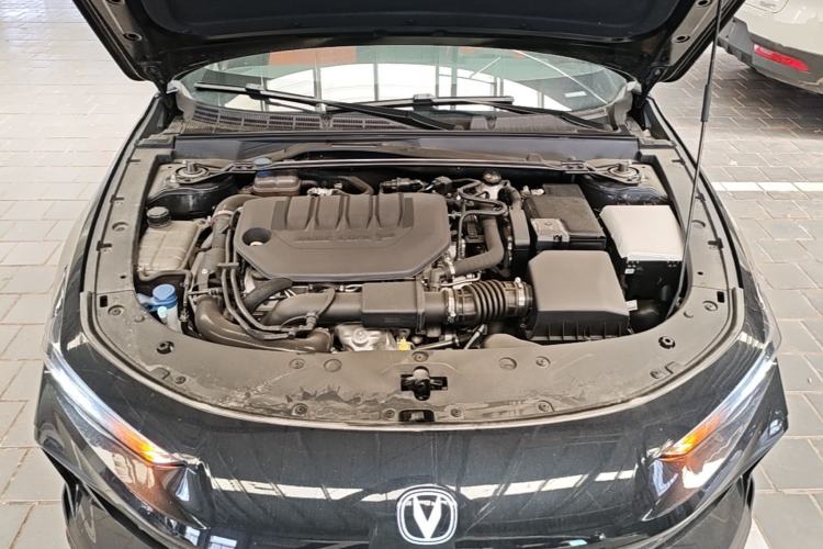 Used CHANGAN UNI-V 2025 Model Third-Generation 2.0T Dynamic Edition Engine Bay