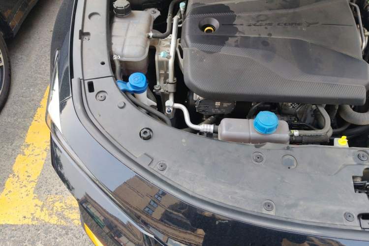 Used CHANGAN UNI-V 2025 1.5T 500Bar Prestige Sporty Version Engine Bay Right
