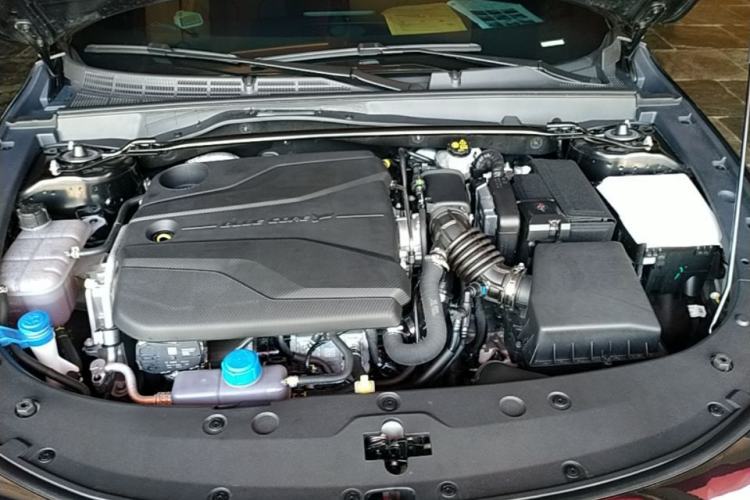 Used CHANGAN UNI-V 2025 Model Third-Generation 1.5T 500Bar Prestige Edition Engine Bay