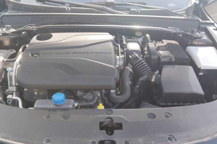 Used CHANGAN UNI-V 2025 Model Third-Generation 1.5T 500Bar Prestige Sports Edition Engine Bay