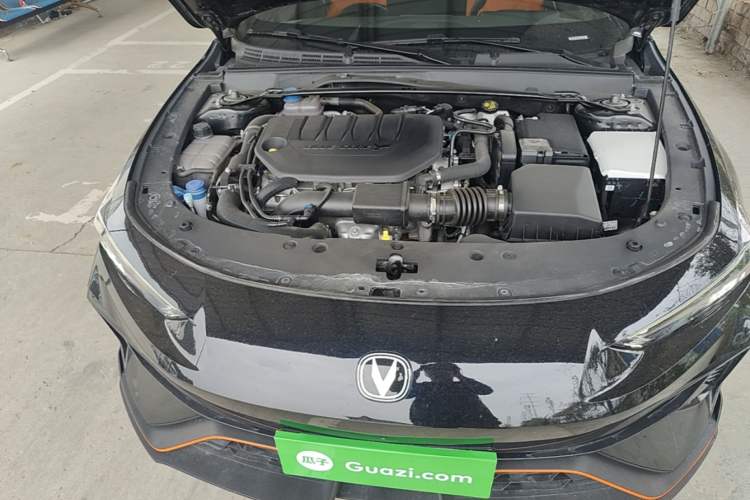 Used CHANGAN UNI-V 2025 Model Third-Generation 2.0T Dynamic Edition Engine Bay