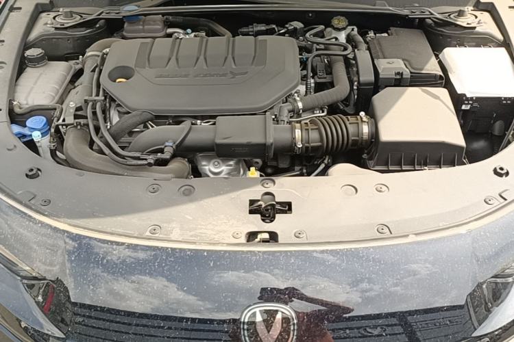 Used CHANGAN UNI-V 2025 Model Third-Generation 2.0T Dynamic Edition Engine Bay