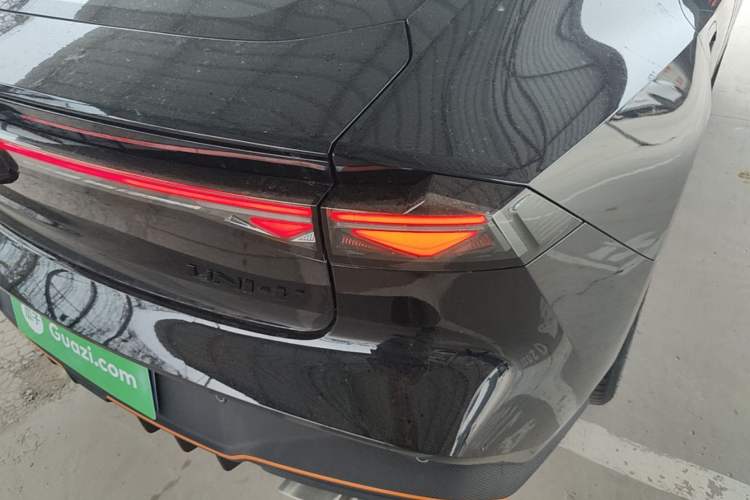 Used CHANGAN UNI-V 2025 Model Third-Generation 2.0T Dynamic Edition Exterior 3