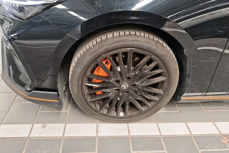 Used CHANGAN UNI-V 2025 Model Third-Generation 2.0T Dynamic Edition Exterior 4