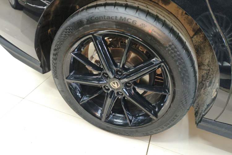 Used CHANGAN UNI-V 2025 1.5T 500Bar High-Energy Version Exterior 5