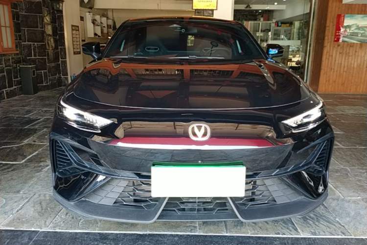 Used CHANGAN UNI-V 2025 Model Third-Generation 1.5T 500Bar Prestige Edition Front