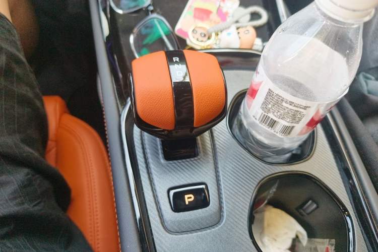 Used CHANGAN UNI-V 2025 Model Third-Generation 2.0T Dynamic Edition Gear Lever