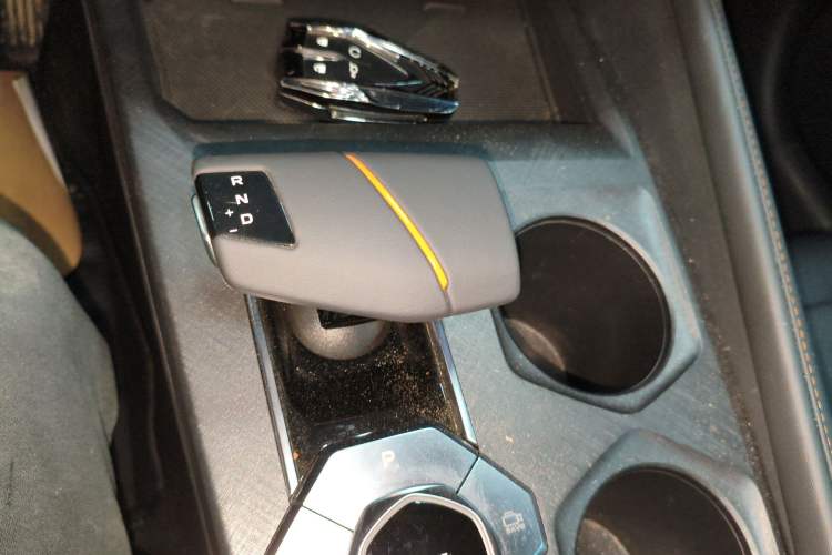 Used CHANGAN UNI-V 2025 1.5T 500Bar High-Energy Version Gear Lever
