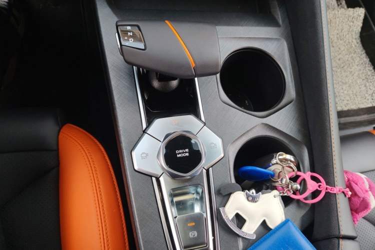 Used CHANGAN UNI-V 2025 1.5T 500Bar Prestige Sporty Version Gear Lever