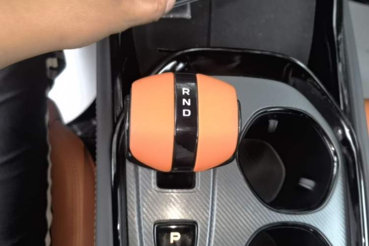 Used CHANGAN UNI-V 2025 Model Third-Generation 2.0T Dynamic Edition Gear Lever