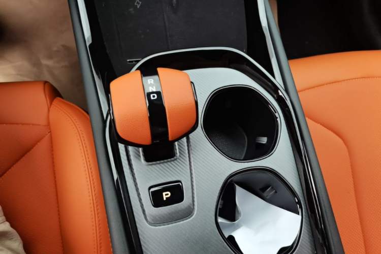 Used CHANGAN UNI-V 2025 Model Third-Generation 2.0T Dynamic Edition Gear Lever